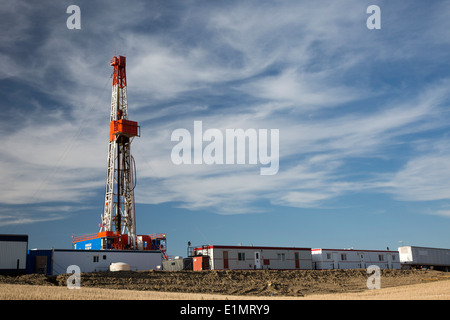 Watford City, Dakota du Nord - la production de pétrole dans la formation de schiste de Bakken. Banque D'Images