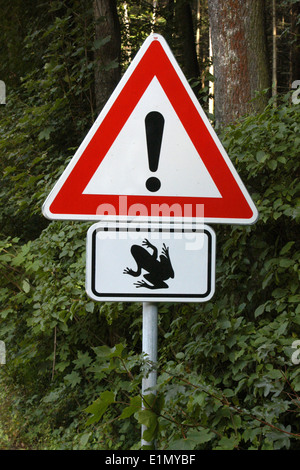 Signe de la circulation dans le passage de la grenouille le Karst morave (Moravsky kras), près de Brno, République tchèque. Banque D'Images