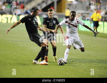 Chester, Pennsylvanie, USA. 6 juin, 2014. Costa Rica player, JUNIOR DIAZ (15) en action contre les joueurs de l'Irlande, Stephen Kelly (2) et Anthony Pilkington (13) au cours de la liberté Cup match tenu au PPL Park de Chester Pa Credit : Ricky Fitchett/ZUMAPRESS.com/Alamy Live News Banque D'Images