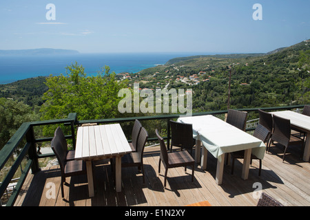 La vue sur Vieux vers Skala Zante du Kelari Taverna, Kefalonia, Grèce Banque D'Images