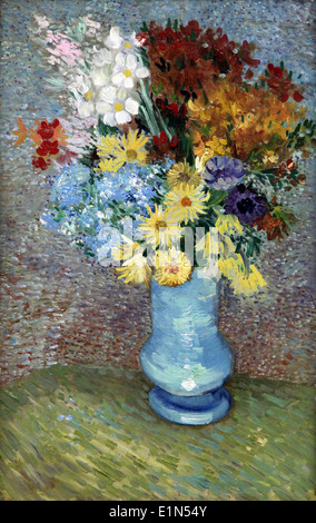 Fleurs dans un vase bleu.june (1887) peinture de maître de Vincent van Gogh.(1853-1890) Banque D'Images