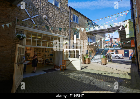 Cour de la nouvelle brasserie Arts Cirencester Gloucestershire UK Banque D'Images