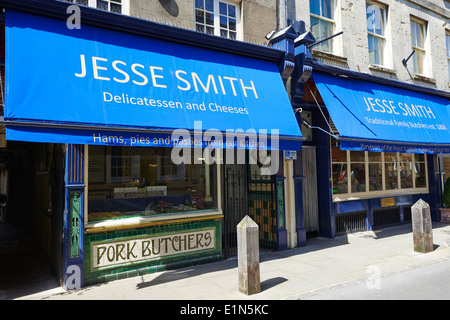 Jesse Smith boucherie traditionnelle depuis 1808, rue Black Jack Cirencester Gloucestershire UK Banque D'Images