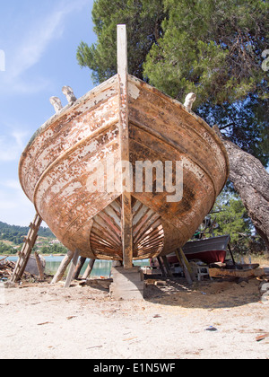 La réparation d'un bateau en bois Banque D'Images