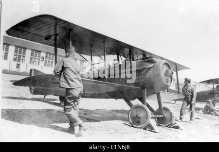Le SPAD VII, un avion de chasse de construction française, a été un atout important pendant la première Guerre mondiale. Il était connu pour sa vitesse et sa conception robuste, ce qui en a fait l'un des avions les plus réussis du conflit. Banque D'Images