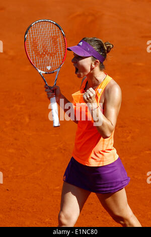 Paris, France. 07Th Juin, 2014. Paris, France. 07Th Juin, 2014. Roland Garros, Paris, France. Championnats de Tennis. Finale dames. Maria Sharapova contre : Simona.  : Simona (ROU) gagne une chance de gagner le deuxième set et célèbre © Action Plus de Sports/Alamy Live News Crédit : Action Plus de Sports/Alamy Live News Banque D'Images