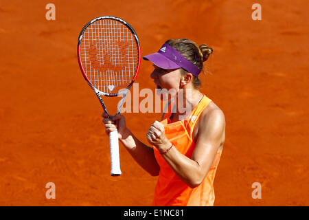 Paris, France. 07Th Juin, 2014. Paris, France. 07Th Juin, 2014. Roland Garros, Paris, France. Championnats de Tennis. Finale dames. Maria Sharapova contre : Simona.  : Simona (ROU) gagne une chance de gagner le deuxième set et célèbre © Action Plus de Sports/Alamy Live News Crédit : Action Plus de Sports/Alamy Live News Banque D'Images