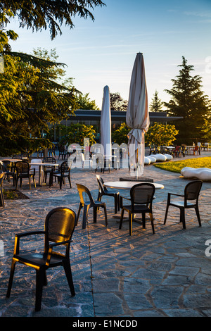 Lever du soleil sur le patio au CERN, Genève cantine Banque D'Images