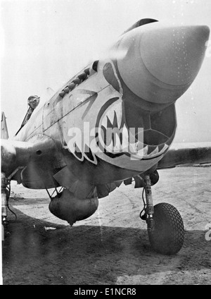 Le Curtiss P-40E, qui faisait partie de la collection Charles M. Daniels, était un avion de chasse de premier plan de la seconde Guerre mondiale. Connu pour son art distinctif du nez à bouche de requin, il a joué un rôle clé dans les premières étapes de la guerre du Pacifique, y compris dans le célèbre Flying Tigers Squadron. Banque D'Images