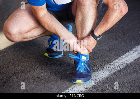 Cheville tordue cassée - exécution des blessures sportives. Banque D'Images