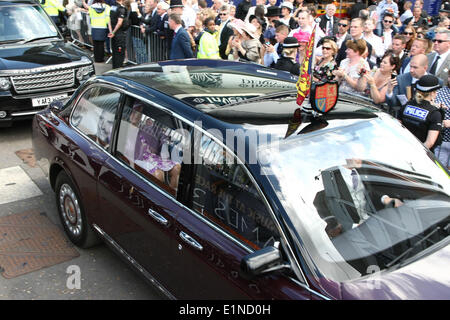 Epsom Downs, Surrey, UK. 07Th Juin, 2014. Son Altesse Royale la Reine arrive à la Derby, Epsom Downs Crédit : Motofoto/Alamy Live News Banque D'Images