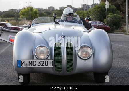 BMW 328 touring Berlin-Rome de torréfacteur 1937 dans le Mille Miglia rallye de voitures classiques Brescia - Brescia - Rome, Italie, 2014 Banque D'Images