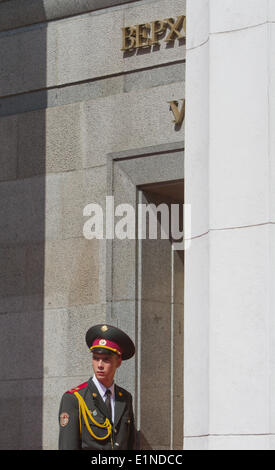 Kiev, Ukraine. 7 juin, 2014. Le Président de l'Ukraine Petro Poroshenko arrive au Parlement pour une cérémonie de son serment. Credit : Sergii Kharchenko/Pacific Press/Alamy Live News Banque D'Images