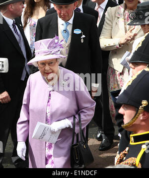 Epsom Downs, Surrey, UK. 07Th Juin, 2014. Son Altesse Royale la Reine de la parade avant l'anneau, Derby Epsom Downs Banque D'Images