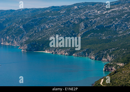 Vue aérienne de la côte de Cala Gonone et Cala Luna Plage, golfe d''Orosei, sur la côte est de la Sardaigne, Italie Banque D'Images