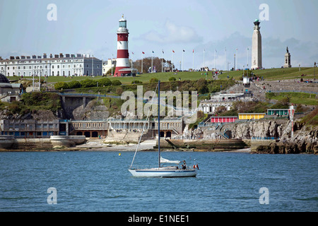 Location motoring passé Plymouth Hoe et Smeaton'S TOWER Plymouth UK Banque D'Images