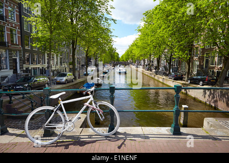 Voir à location et canal - Amsterdam, Hollande Pays-Bas Banque D'Images