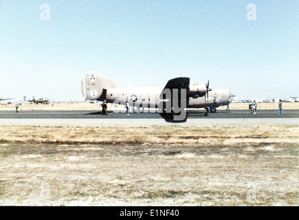 Le B-24A, également connu sous le nom de LB-30, fut l'un des premiers modèles du bombardier Liberator, produit par Consolidated. Il a joué un rôle vital dans la seconde Guerre mondiale, utilisé pour des missions de bombardement à longue portée et de reconnaissance. Banque D'Images