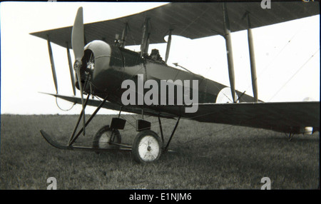 Photographie de la collection spéciale Adolphe Heri DuBois, représentant les dessins de la compagnie Avro Aircraft. L'image met en évidence les contributions de la compagnie à l'histoire de l'aviation. Banque D'Images