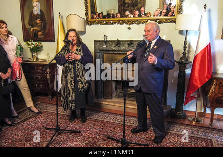 La cité du Vatican. 06 Juin, 2014. Lech Walesa, Prix Nobel de la paix en 1983, fondateur de Solidarnosc et ancien président de la Pologne, a tenu un discours à l'occasion du vingt-cinquième anniversaire d'élections libres en Pologne Ambassade de la République de Pologne auprès du Saint-Siège, Cité du Vatican le 6 juin 2014 : crédit facile vraiment Star/Alamy Live News Banque D'Images