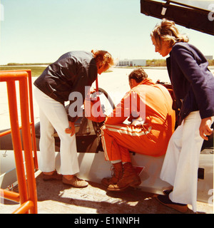 Cette image de la collection spéciale Barbara Kibbee Jayne présente BuNo 160395, un Grumman F-14A Tomcat. Le F-14 était un avion naval clé utilisé par l'US Navy, connu pour ses ailes à balayage variable et ses capacités de chasse. Banque D'Images
