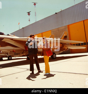 Cette image de la collection spéciale Barbara Kibbee Jayne présente des F-14A Tomcats, dont BuNo 160338, un avion clé de la flotte de l'US Navy. Ces avions étaient équipés des moteurs Pratt & Whitney TF30 et ont servi dans diverses opérations militaires, y compris dans l'armée de l'air impériale iranienne. Banque D'Images