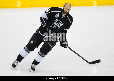 Staples Center, Los Angeles, Californie, USA. 07Th Juin, 2014. Kings de Los Angeles, le défenseur Robyn Regehr (44) [1760] pendant la pré-patin avant match 2 de la finale de la Coupe Stanley entre les Rangers de New York et les Kings de Los Angeles au Staples Center de Los Angeles, CA. Banque D'Images