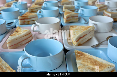 De nombreux sandwichs au jambon grillé et fromage pour servir Banque D'Images