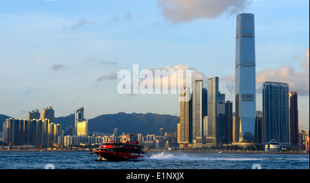 La nouvelle ville de Kowloon et de Hong Kong, le plus haut bâtiment de l'International commerce center ICC, Hong Kong, Chine. Banque D'Images
