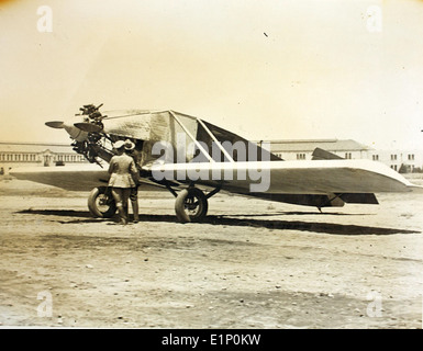 Le Humming Bird de Tremaine, piloté par George D. Covell, a participé à la Dole Air Race, l'une des courses de longue distance les plus importantes de son époque. L'avion faisait partie des premiers jalons de l'aviation américaine. Banque D'Images