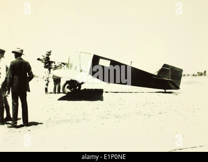 Le Humming Bird de Tremaine, piloté par George D. Covell, a participé à la Dole Air Race, un événement aéronautique notable du début du XXe siècle. La course s'étendait de la Californie à Hawaï et mettait en évidence les capacités des avions de l'époque. Banque D'Images