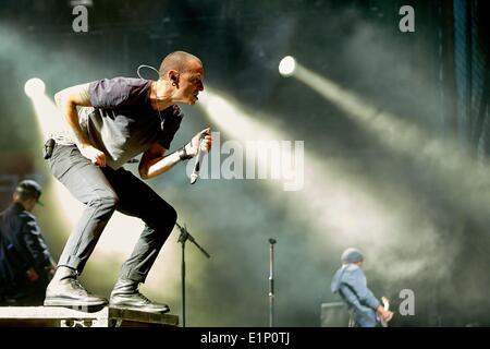 Nuerburg, Allemagne. 07Th Juin, 2014. Leader de l'US-américain bande croisé Linkin Park Chester Bennington effectue à la rock music festival "Rock am Ring" à Nuerburgring motorsports complexe dans Nuerburg, Allemagne, 07 juin 2014. "Rock am Ring" prend place pour 29e et dernière fois. Photo : Thomas Frey/dpa/Alamy Live News Banque D'Images