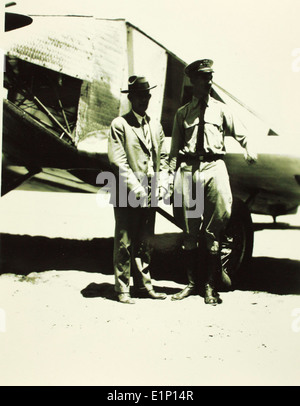 Le Humming Bird de Tremaine, conçu par George D. Covell et construit par la Pacific Aircraft Company, a été un participant important à la Dole Air Race. Piloté par Richard S. Waggener, le Humming Bird était connu pour son design avancé et ses performances compétitives lors de la course de 1927. Banque D'Images