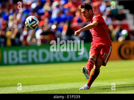 Landover, Maryland, USA. 07Th Juin, 2014. Cesar Azpilicueta (17) de l'Espagne passe contre El Salvador au cours d'un match amical à Fedex Field, dans la région de Landover, Maryland. Credit : Action Plus Sport/Alamy Live News Banque D'Images