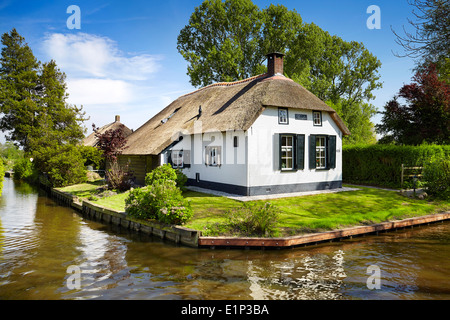 Les canaux de Giethoorn village - Hollande Pays-Bas Banque D'Images