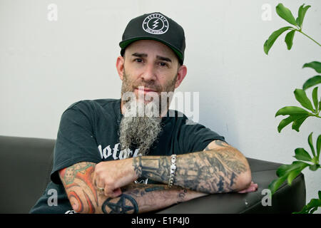 Nuremberg, Allemagne. 7 juin, 2014. Guitariste de la bande de métal nous l'Anthrax, Ian Scott, photographié au cours d'un entretien à la "Rock im Park 2014 fetical» m usique, à Nuremberg, Allemagne, 7 juin 2014. Le festival se poursuit jusqu'au 9 juin 2014. Photo : Daniel Karmann/dpa/Alamy Live News Banque D'Images