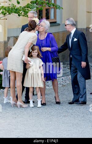 Stockholm, Suède, le 08 juin, 2014. La princesse Christina de Suède et mari Tord Magnuson en famille assister au baptême de la princesse suédoise Leonore à Drottningholm Palace en dehors de Stockholm, Suède, 08 juin 2014. Photo : Patrick van Katwijk/NETHERLANDSAND FRANCE:OUT -AUCUN SERVICE DE FIL- Crédit : Patrick van Katwijk/dpa/Alamy Live News Banque D'Images