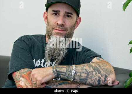 Nuremberg, Allemagne. 7 juin, 2014. Guitariste de la bande de métal nous l'Anthrax, Ian Scott, photographié au cours d'un entretien à la "Rock im Park 2014 fetical» m usique, à Nuremberg, Allemagne, 7 juin 2014. Le festival se poursuit jusqu'au 9 juin 2014. Photo : Daniel Karmann/dpa/Alamy Live News Banque D'Images