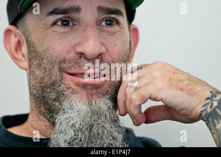 Nuremberg, Allemagne. 7 juin, 2014. Guitariste de la bande de métal nous l'Anthrax, Ian Scott, photographié au cours d'un entretien à la "Rock im Park 2014 fetical» m usique, à Nuremberg, Allemagne, 7 juin 2014. Le festival se poursuit jusqu'au 9 juin 2014. Photo : Daniel Karmann/dpa/Alamy Live News Banque D'Images