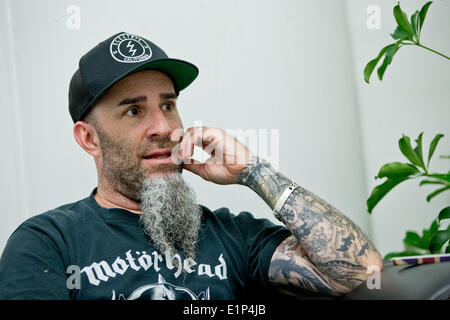 Nuremberg, Allemagne. 7 juin, 2014. Guitariste de la bande de métal nous l'Anthrax, Ian Scott, photographié au cours d'un entretien à la "Rock im Park 2014 fetical» m usique, à Nuremberg, Allemagne, 7 juin 2014. Le festival se poursuit jusqu'au 9 juin 2014. Photo : Daniel Karmann/dpa/Alamy Live News Banque D'Images