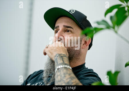 Nuremberg, Allemagne. 7 juin, 2014. Guitariste de la bande de métal nous l'Anthrax, Ian Scott, photographié au cours d'un entretien à la "Rock im Park 2014 fetical» m usique, à Nuremberg, Allemagne, 7 juin 2014. Le festival se poursuit jusqu'au 9 juin 2014. Photo : Daniel Karmann/dpa/Alamy Live News Banque D'Images