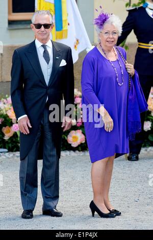 Stockholm, Suède, le 08 juin, 2014. La princesse Christina de Suède et mari Tord Magnuson assister au baptême de la princesse suédoise Leonore à Drottningholm Palace en dehors de Stockholm, Suède, 08 juin 2014. Photo : Patrick van Katwijk ET NETHERLANDSAND FRANCE OUT -AUCUN SERVICE DE FIL- Crédit : Patrick van Katwijk/dpa/Alamy Live News Banque D'Images