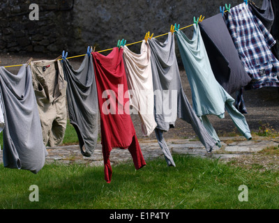 Lave-séchage sur un fil a linge, Bude, Cornwall, UK Banque D'Images