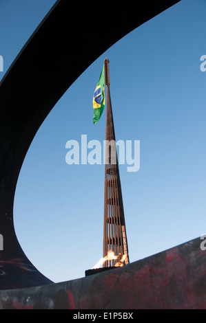 Flamme éternelle de l'Tancredo Neves Memorial dans le District fédéral de Brasilia Banque D'Images