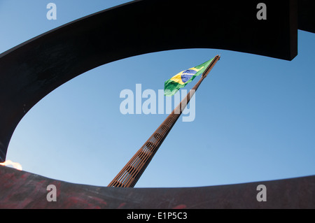 Flamme éternelle de l'Tancredo Neves Memorial dans le District fédéral de Brasilia Banque D'Images