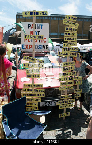 Londres, Royaume-Uni. Le 08 juin, 2014. Vauxhall Car Boot Art Fair, Brick Lane, Londres, Royaume-Uni Crédit : Simon Balson/Alamy Live News Banque D'Images