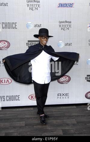 Raphael Saadiq au niveau des arrivées pour le Spike TV Guys Choice Awards 2014, les studios Sony Pictures, Los Angeles, CA 7 juin 2014. Photo par : Michael Germana/Everett Collection Banque D'Images