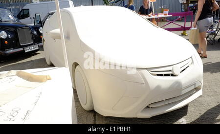Londres, Royaume-Uni. Le 08 juin, 2014. Gavin Turk toile voiture. Coffre Art Fair à Londres de Brick Lane attire des artistes et des collectionneurs pour sa 11e année. Megawhat Crédit : Rachel/Alamy Live News Banque D'Images