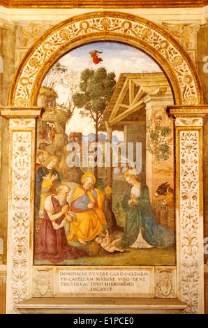 L'Adoration de l'enfant avec saint Jérôme de Pinturicchio ; Chapelle Della Rovere, église de Santa Maria del Popolo, Rome, Italie Banque D'Images