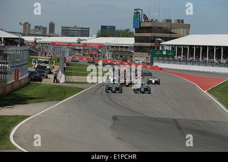 Montréal, Québec, Canada. Le 08 juin, 2014. Nico Rosberg de Mercedes AMG Petronas mène le début de course dans son F1 W05 : Action Crédit Plus Sport/Alamy Live News Banque D'Images